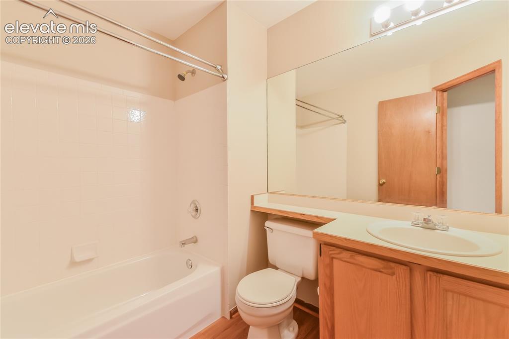 Image 8 of 15: Bathroom