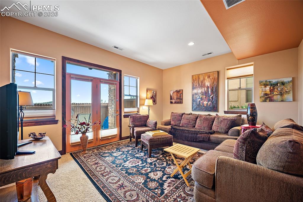 Image 27 of 42: Living Room