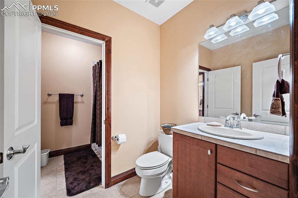 Image 28 of 42: Bathroom