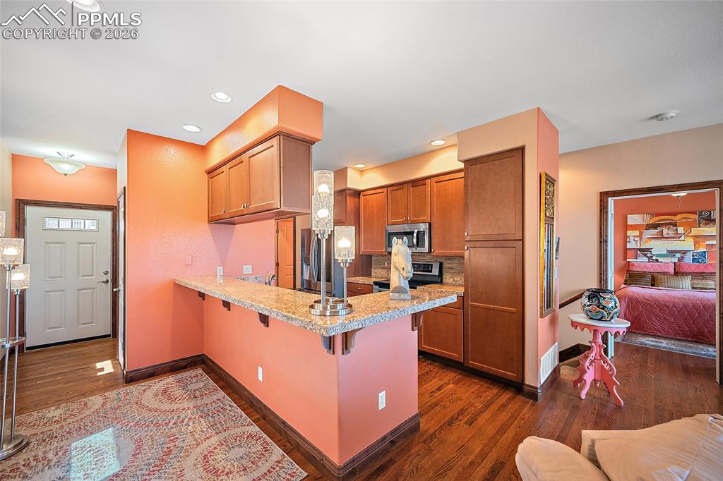 Image 5 of 42: Kitchen