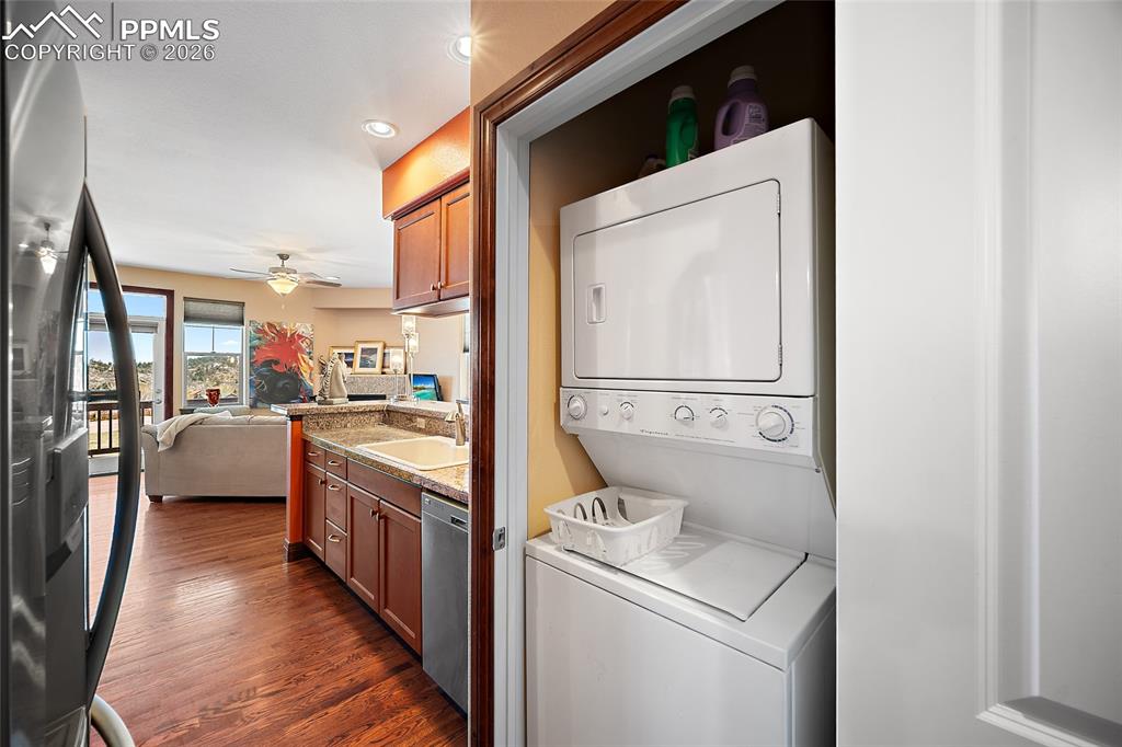 Image 9 of 42: Laundry