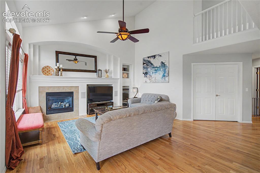 Image 11 of 50: Family Room