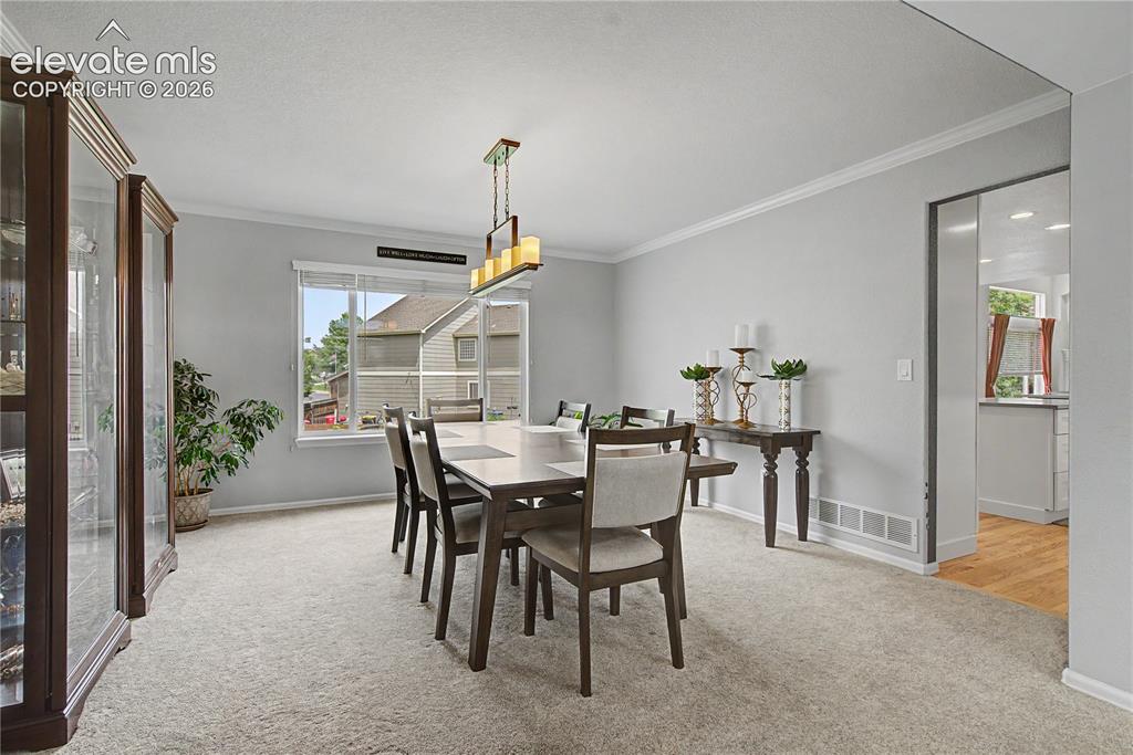 Image 8 of 50: Dining Room