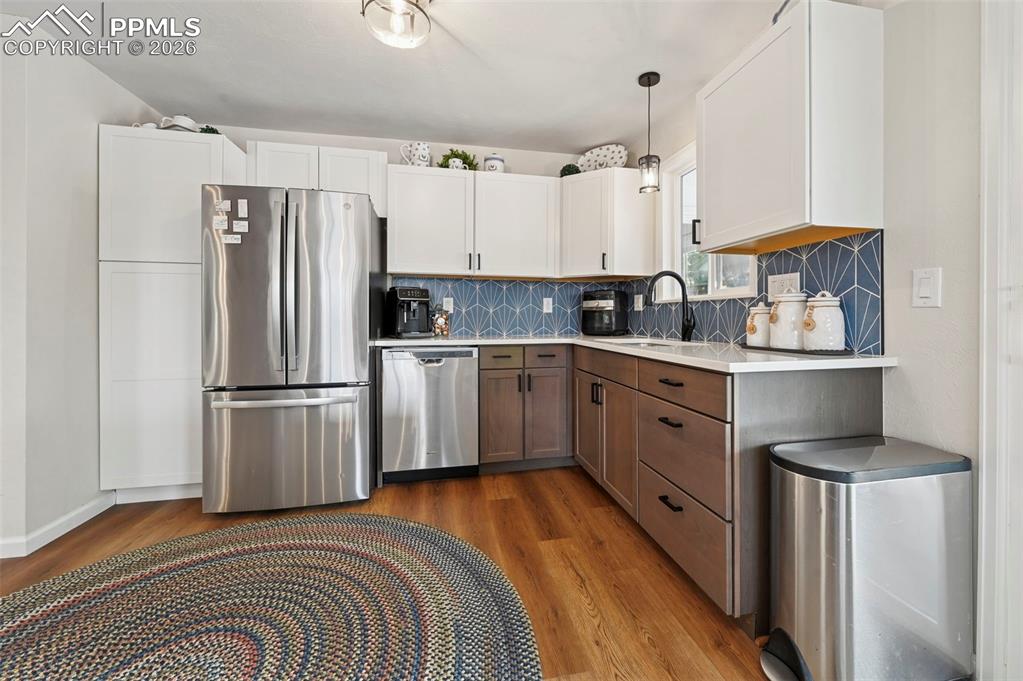 Image 13 of 50: Kitchen