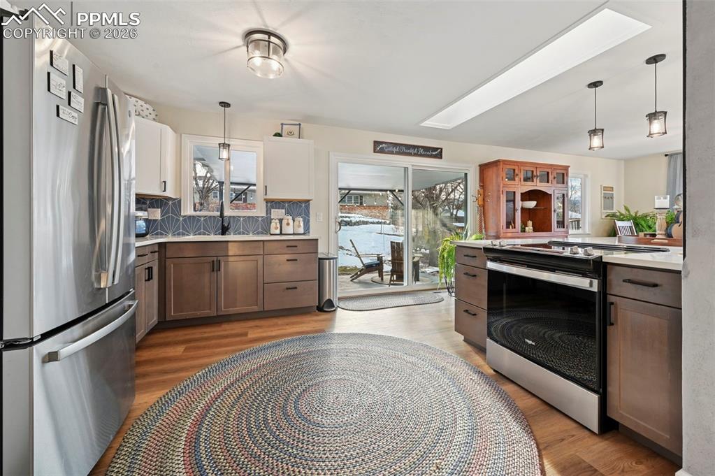 Image 14 of 50: Kitchen