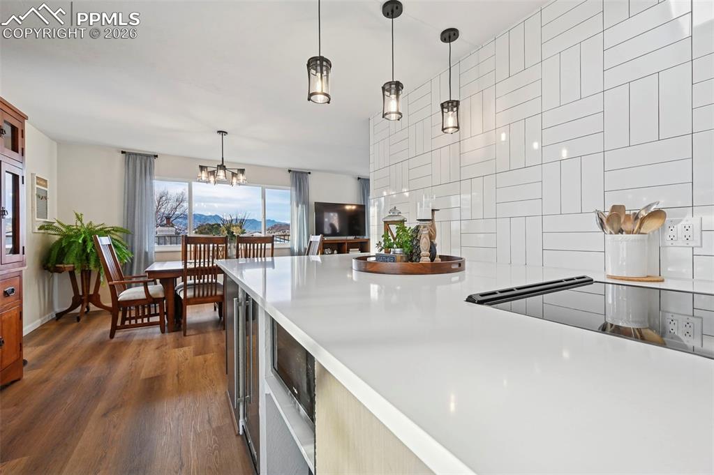 Image 16 of 50: Kitchen