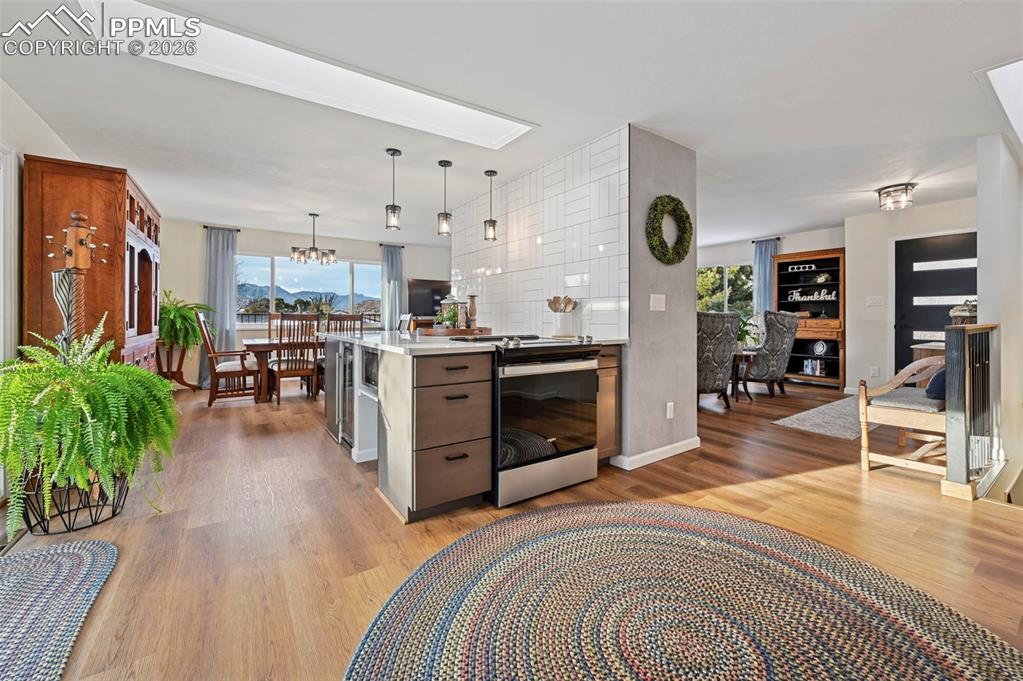 Image 17 of 50: Kitchen