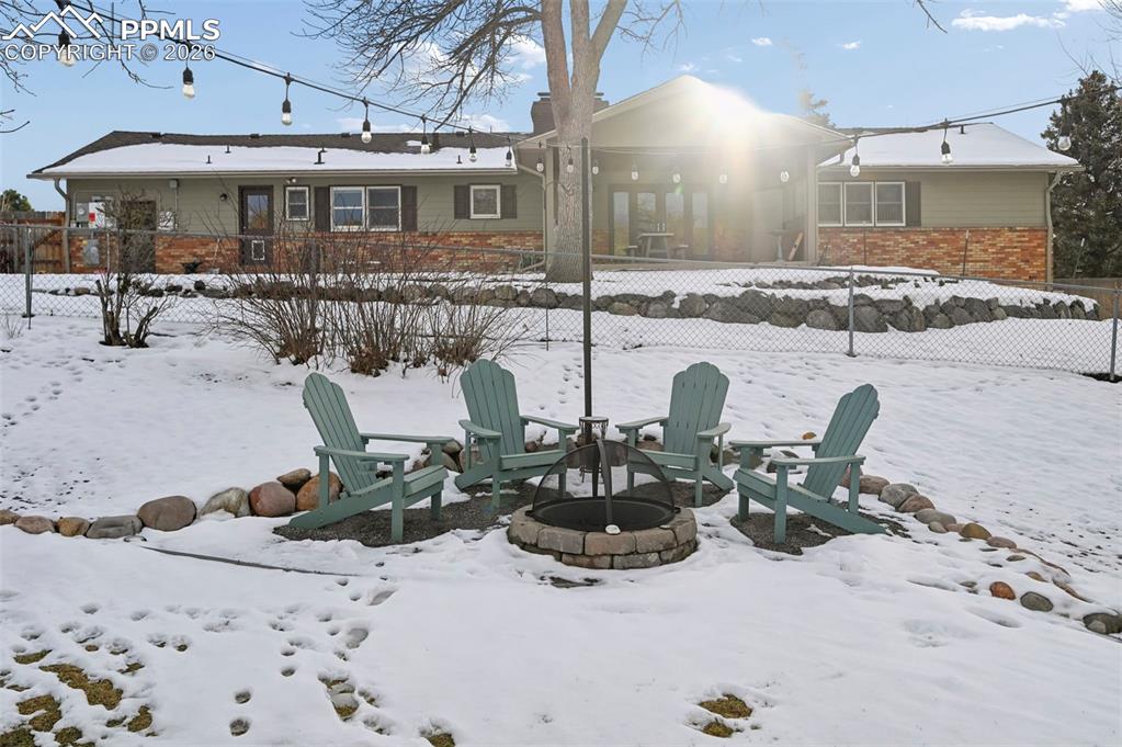 Image 46 of 50: Yard