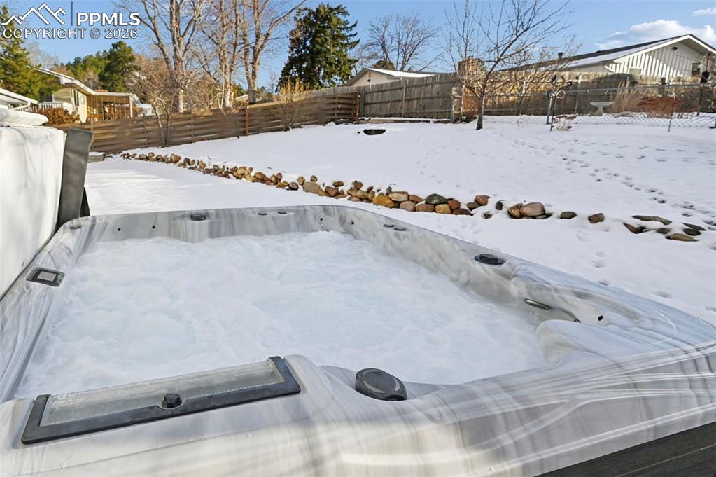 Image 47 of 50: Yard