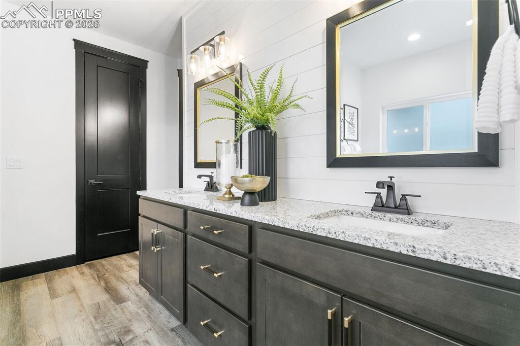 Image 16 of 22: Bathroom