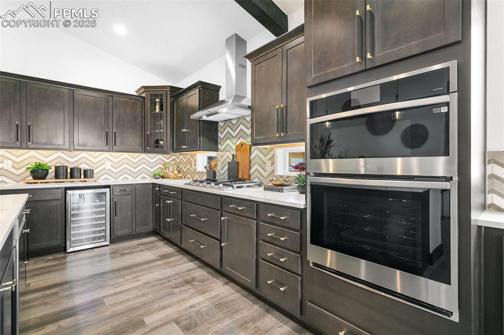 Image 7 of 22: Kitchen