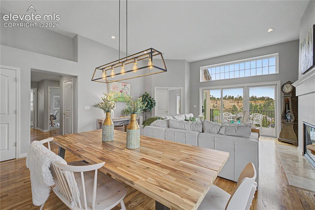 Image 11 of 42: Dining Area