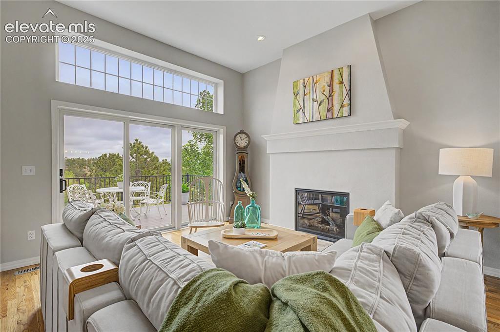 Image 14 of 42: Great Room