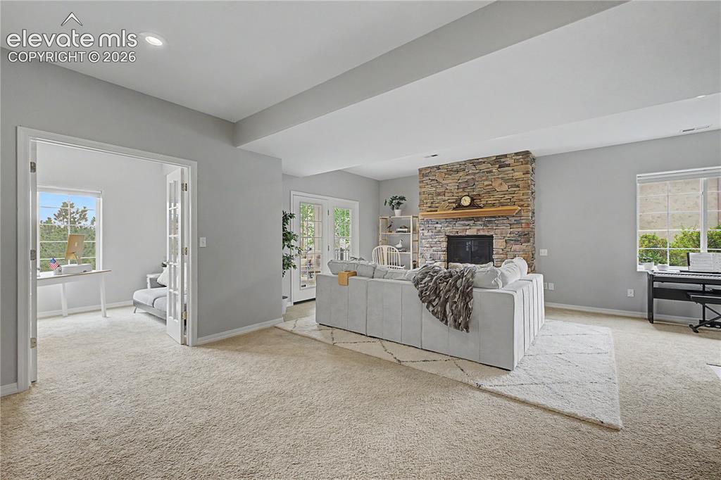 Image 32 of 42: Family Room