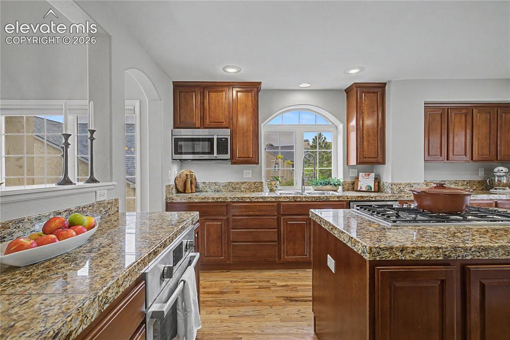 Image 4 of 42: Kitchen