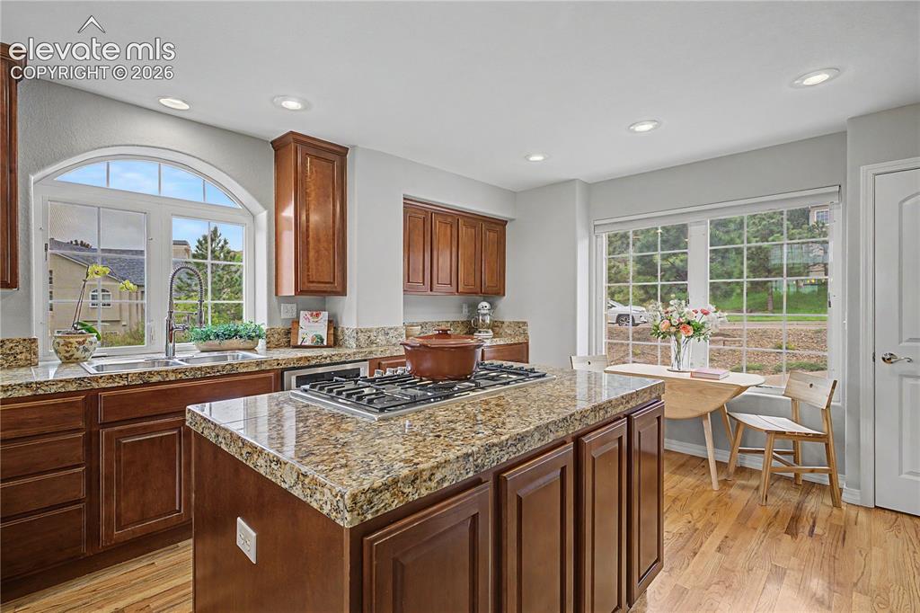 Image 5 of 42: Kitchen