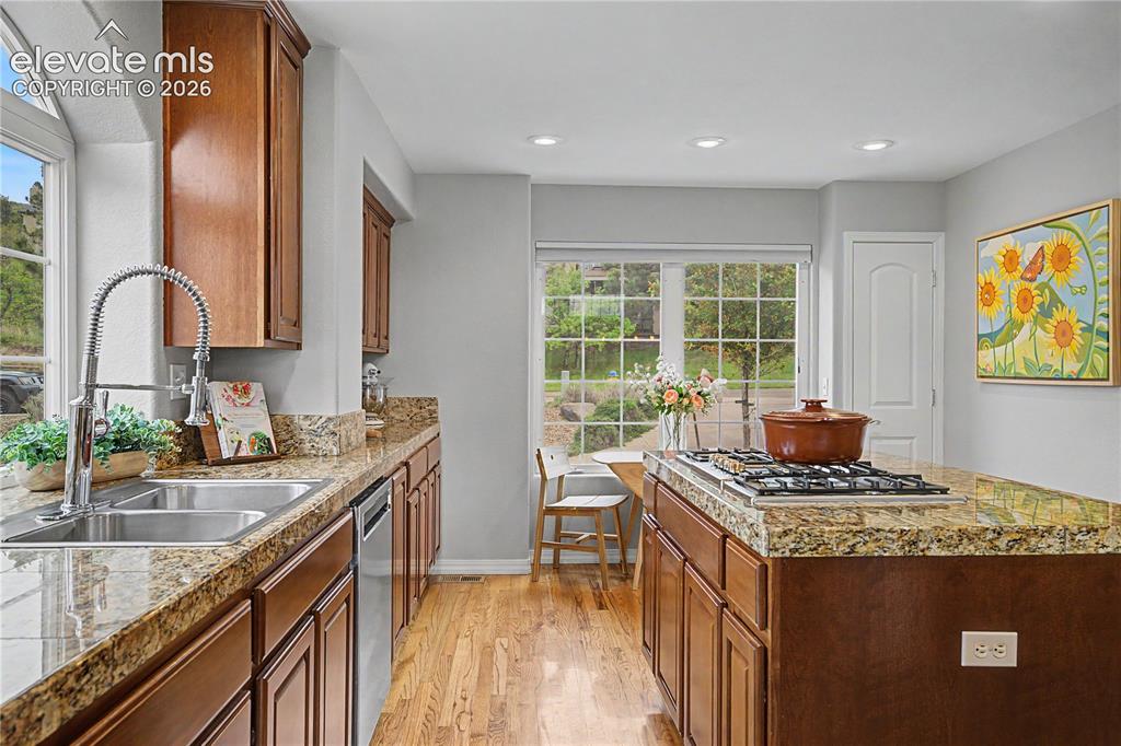 Image 6 of 42: Kitchen