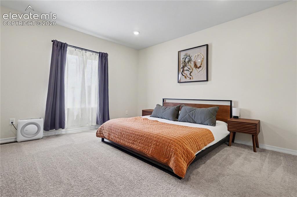 Image 12 of 32: Bedroom