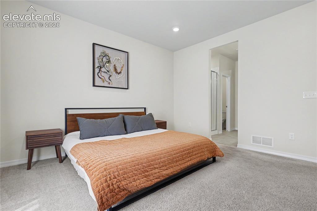 Image 13 of 32: Bedroom