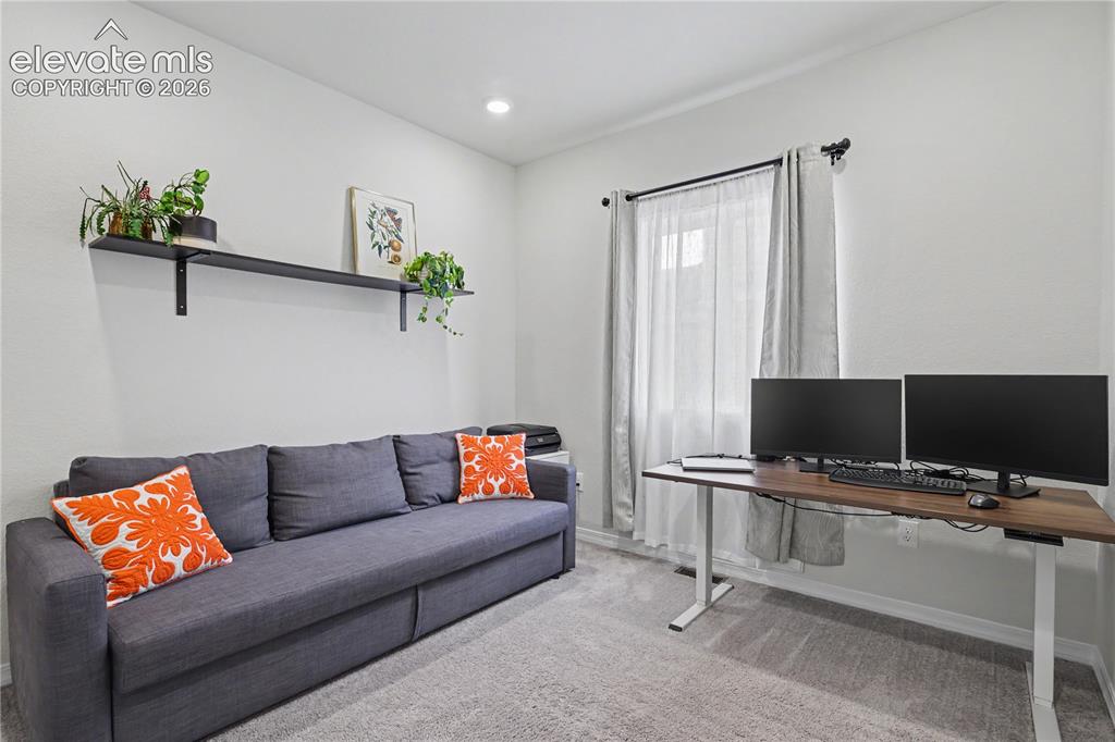 Image 19 of 32: Office