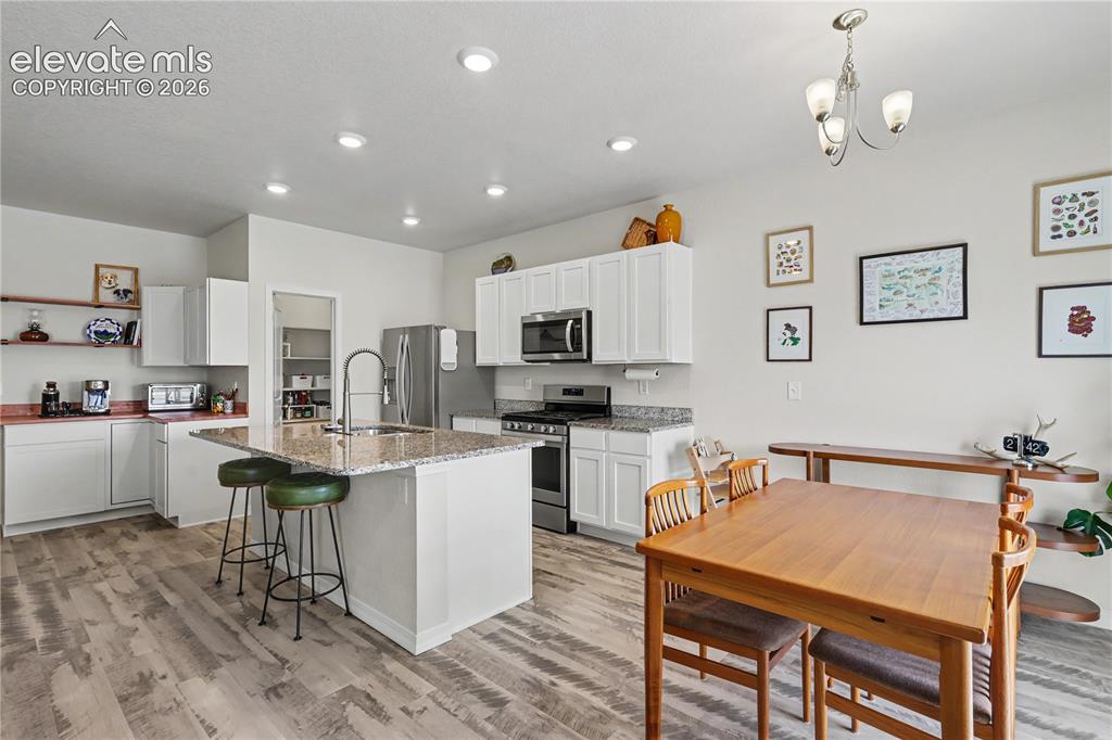Image 8 of 32: Kitchen