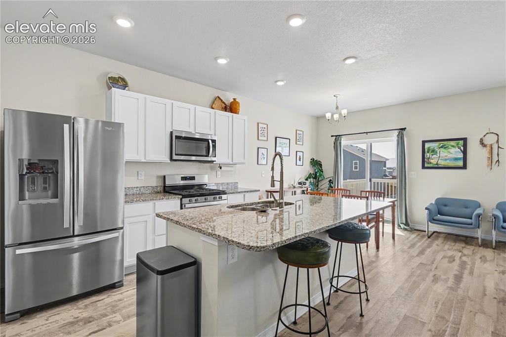 Image 9 of 32: Kitchen