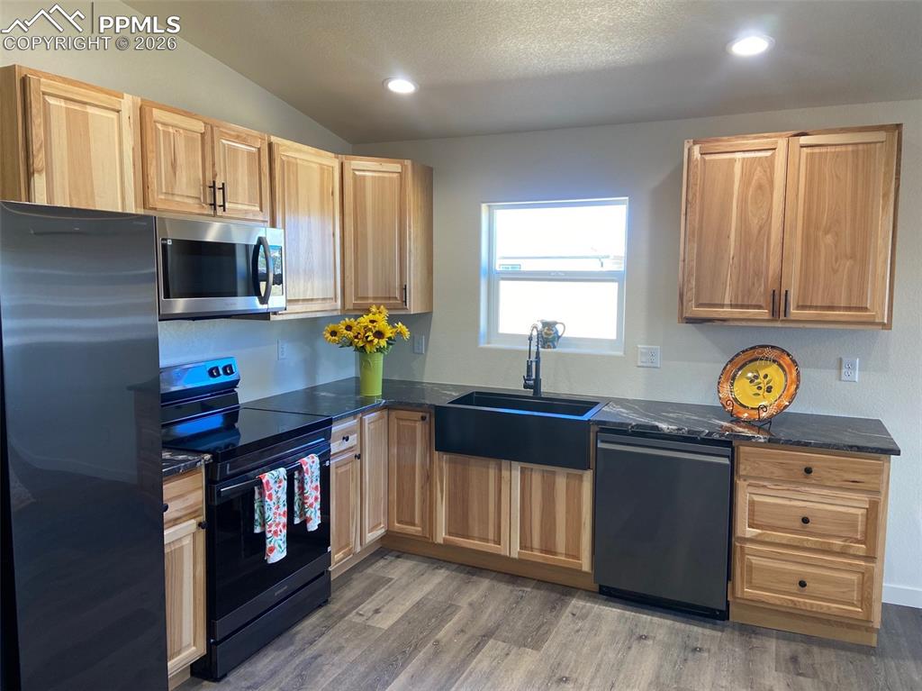 Image 10 of 29: Kitchen