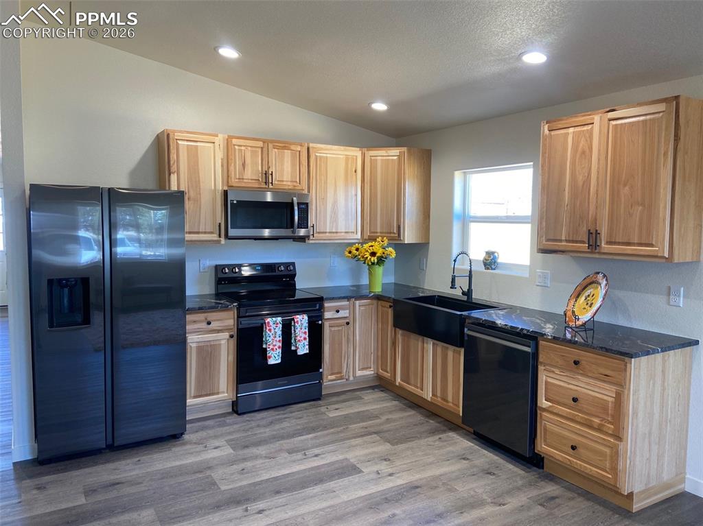 Image 12 of 29: Kitchen