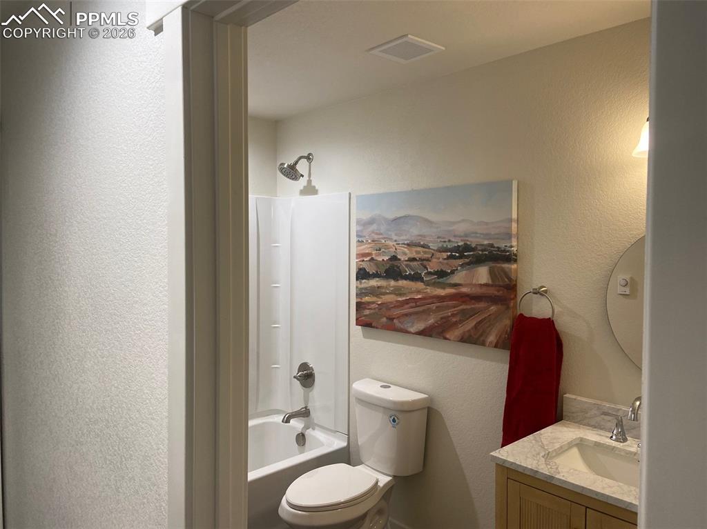 Image 16 of 29: Bathroom