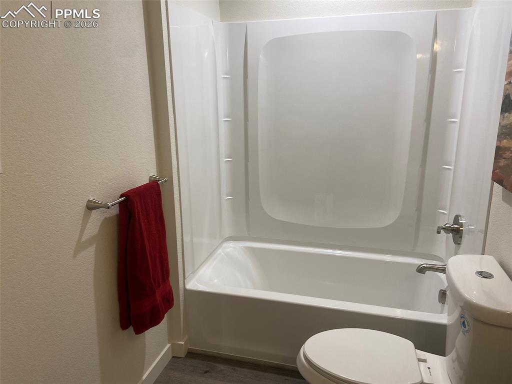 Image 18 of 29: Bathroom