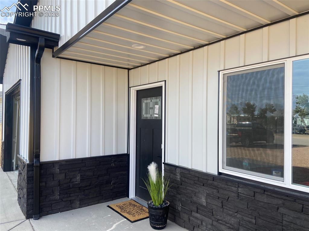 Image 2 of 29: Entry