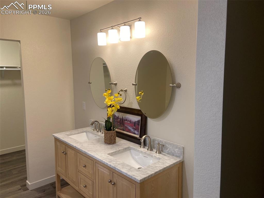 Image 23 of 29: Bathroom