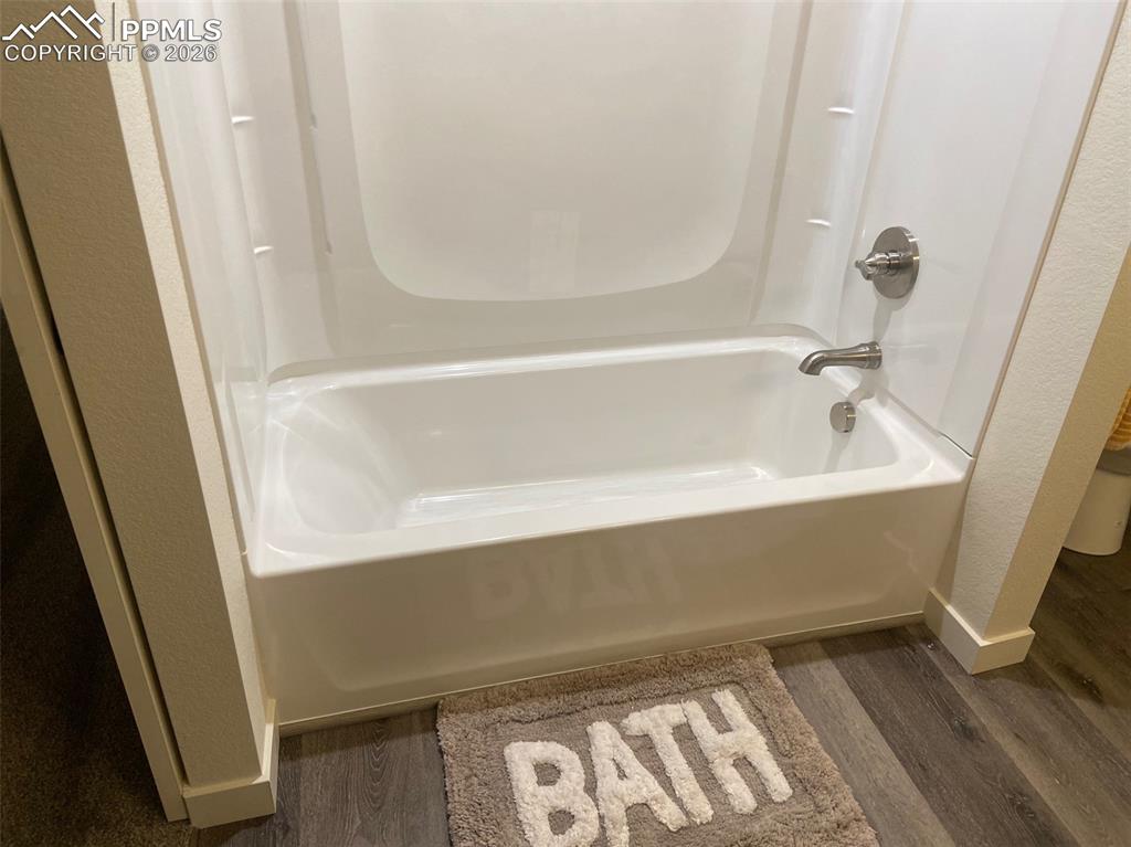 Image 24 of 29: Bathroom