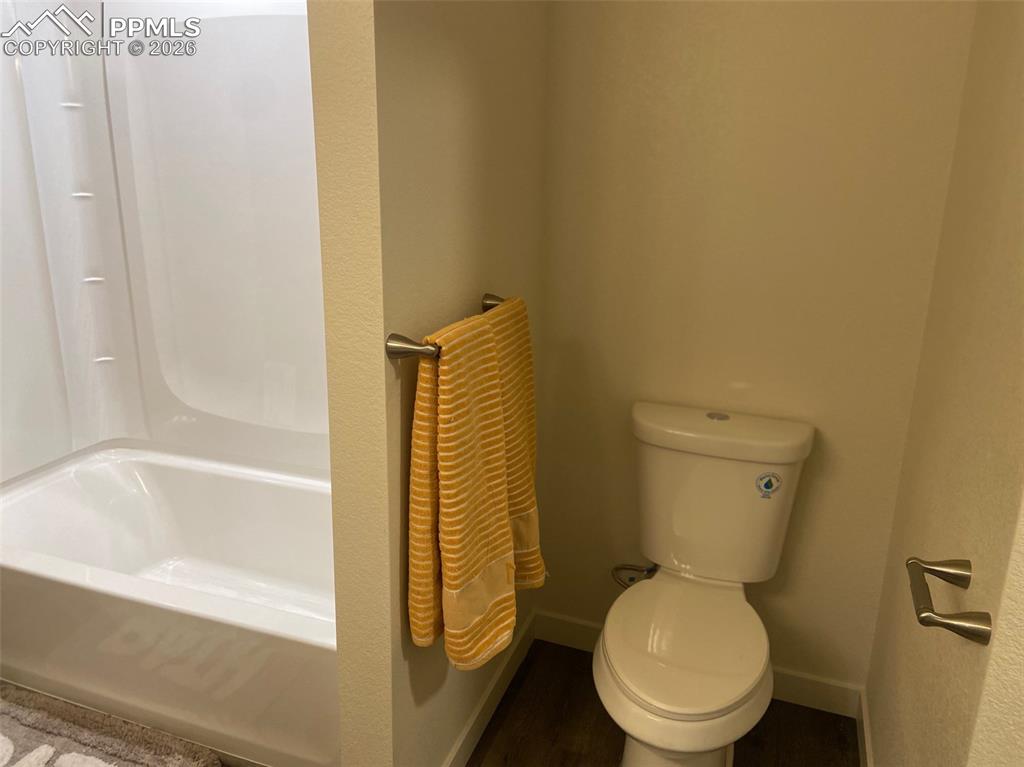 Image 25 of 29: Bathroom