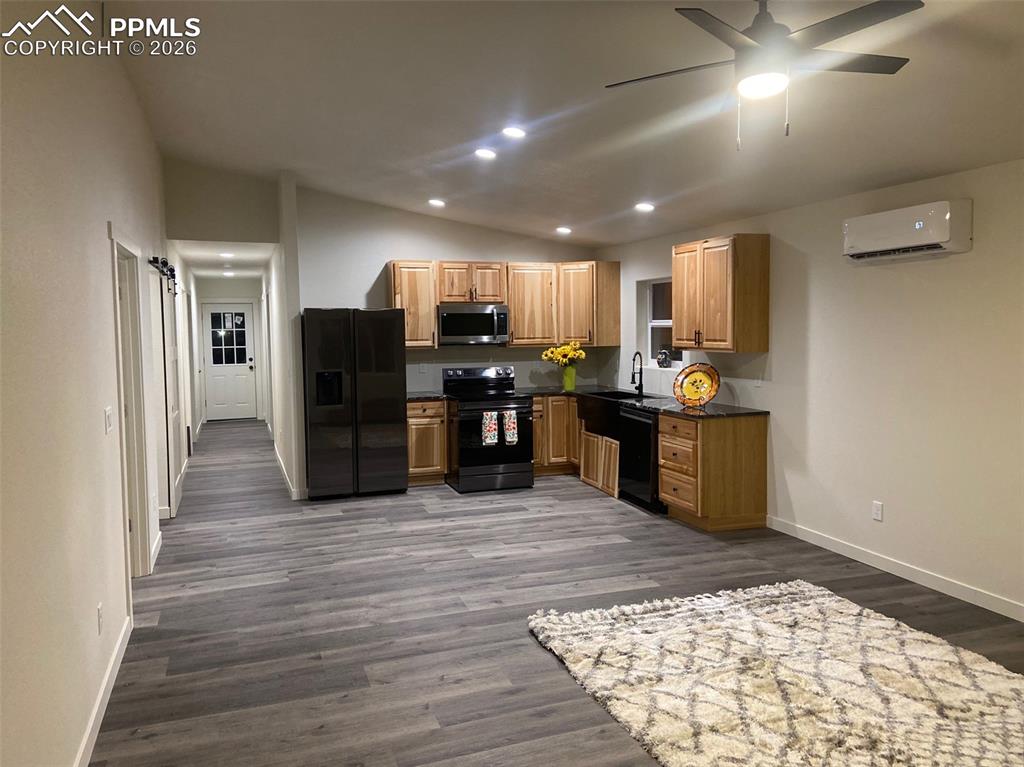 Image 7 of 29: Kitchen