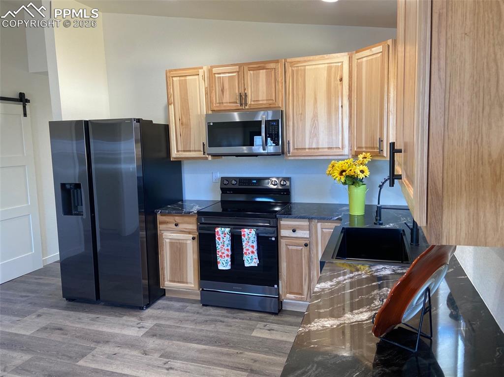 Image 8 of 29: Kitchen