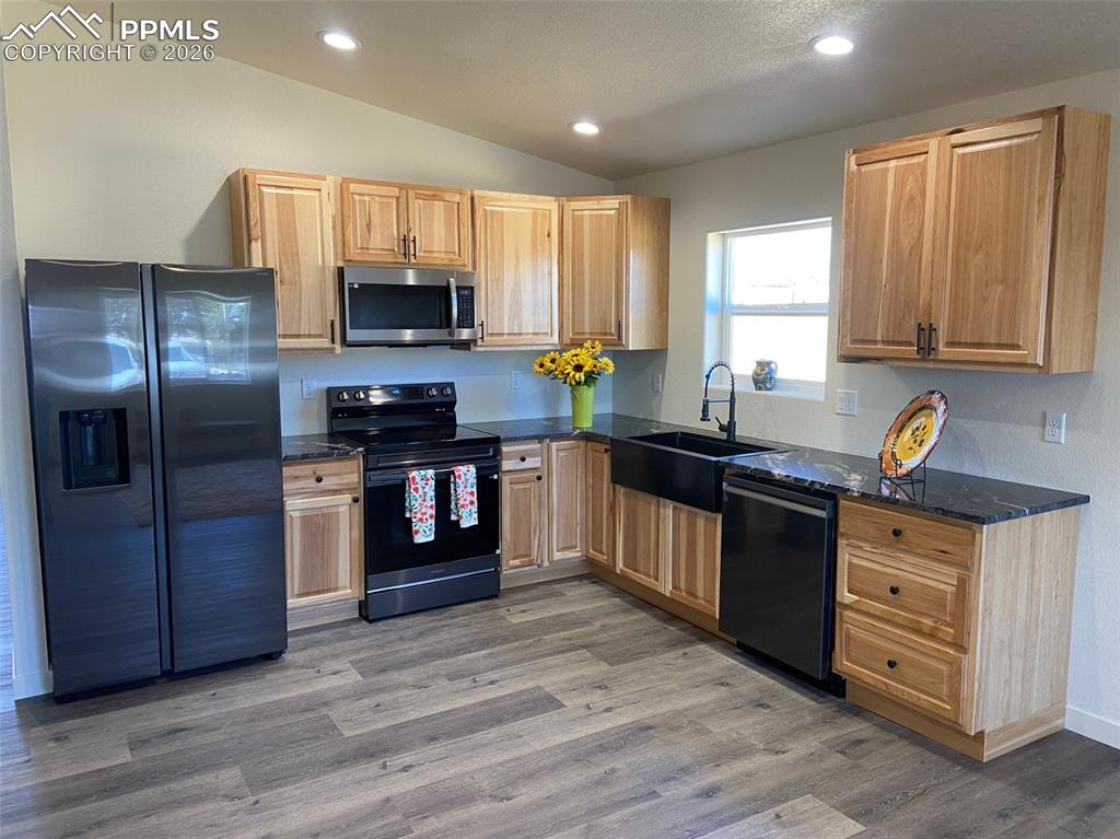 Image 9 of 29: Kitchen