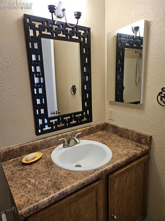 Image 15 of 27: Upper full bath