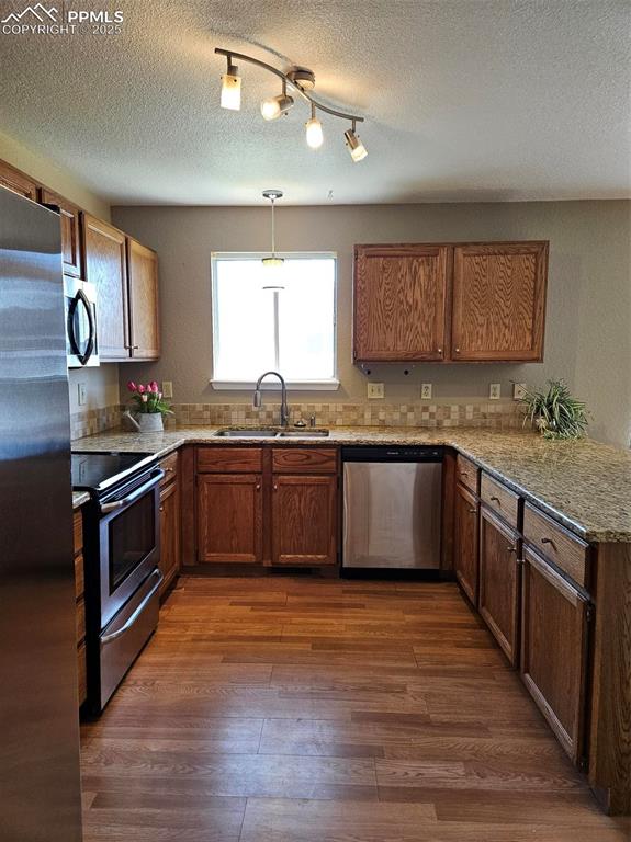 Image 8 of 27: Kitchen with appliances