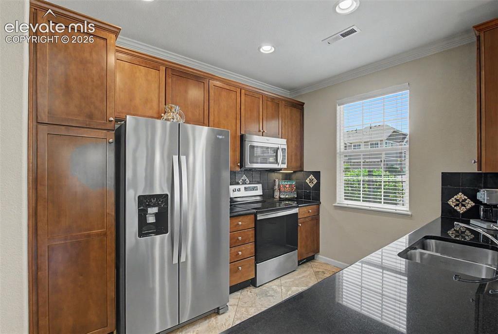 Image 9 of 34: Kitchen