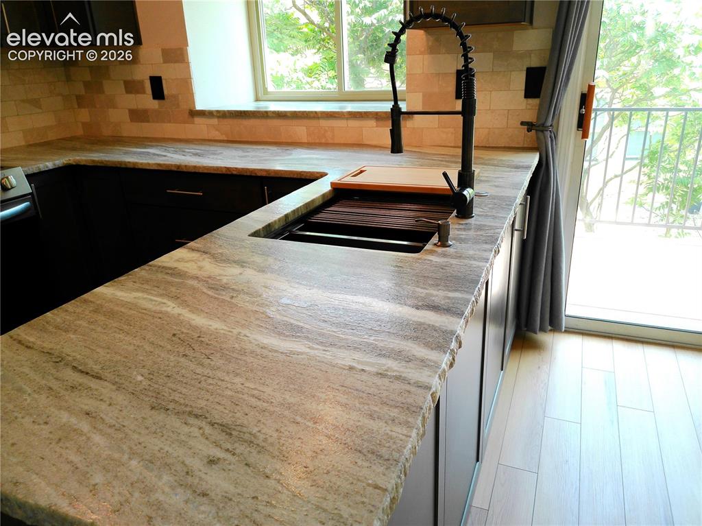 Image 10 of 38: Kitchen