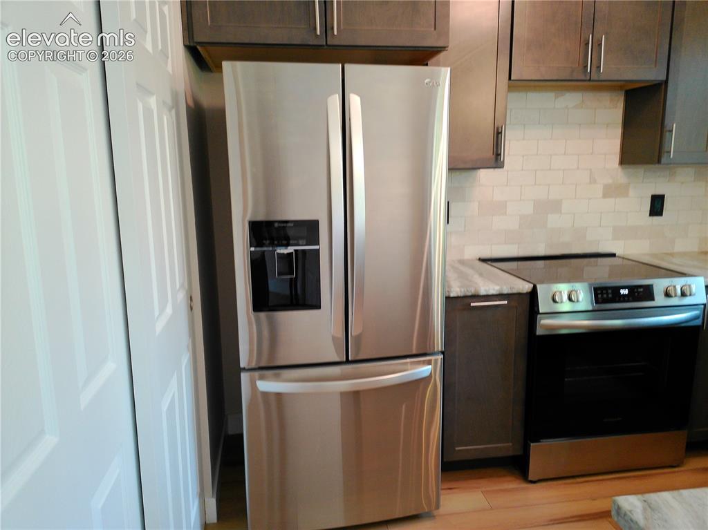 Image 11 of 38: Kitchen