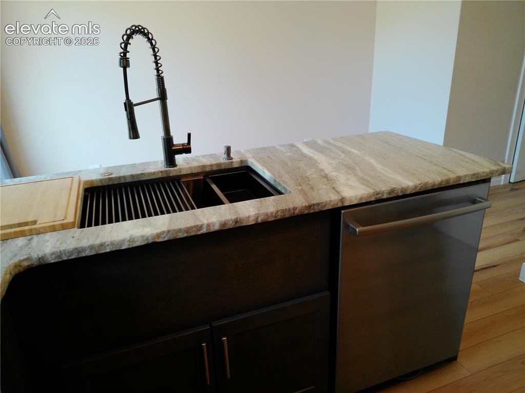Image 14 of 38: Kitchen