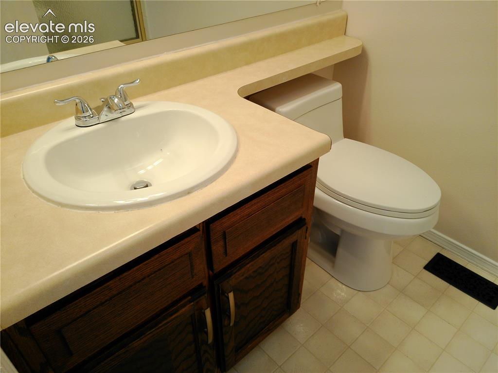 Image 25 of 38: Bathroom