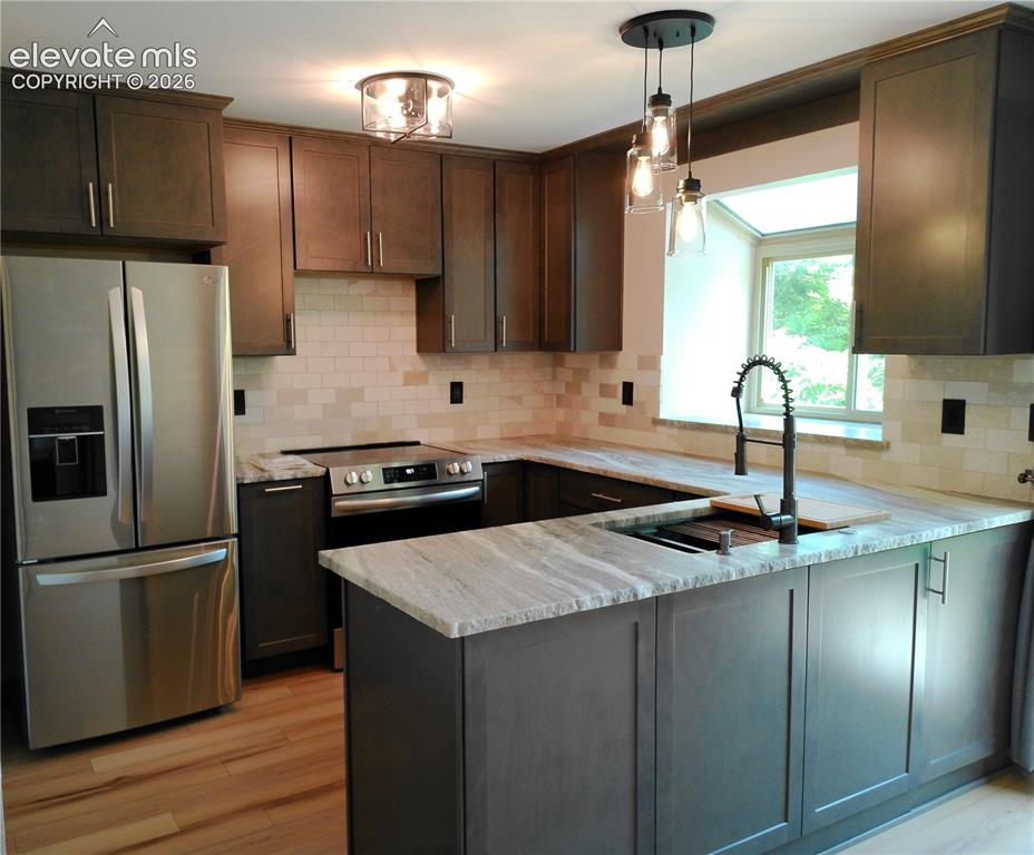 Image 6 of 38: Kitchen