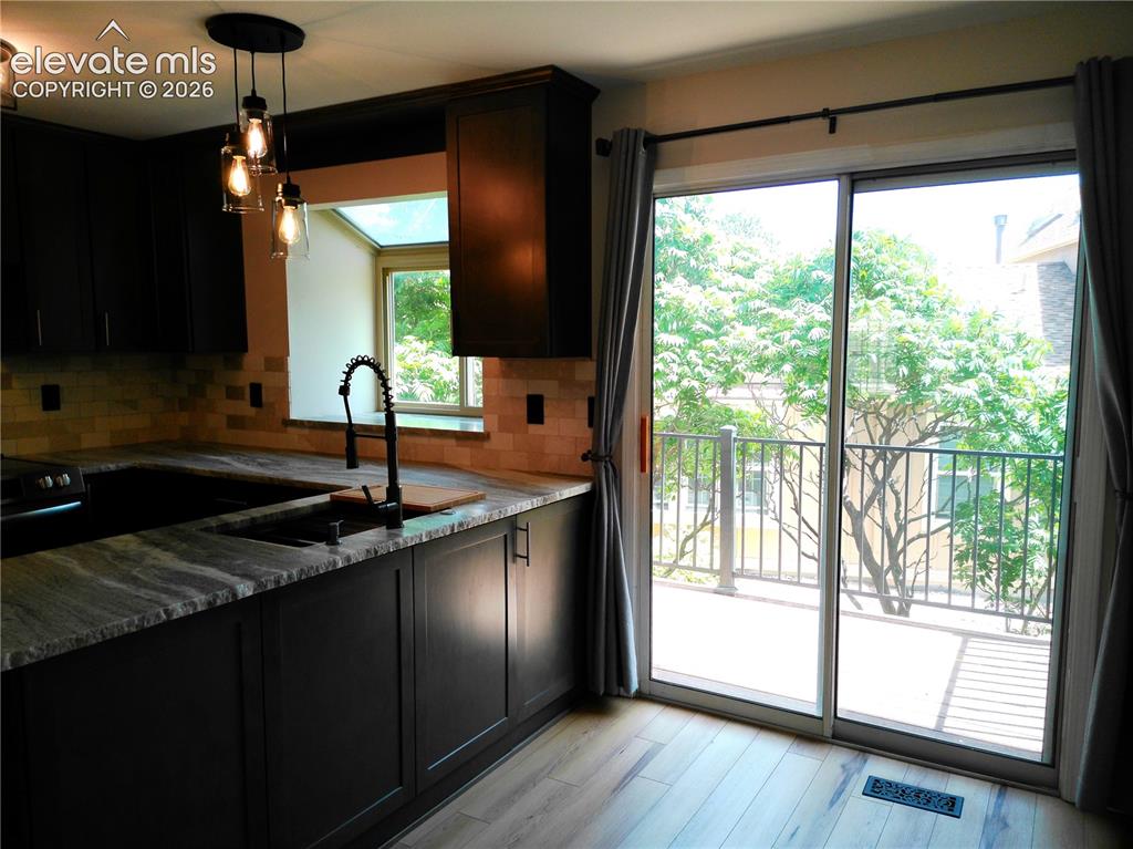 Image 7 of 38: Kitchen