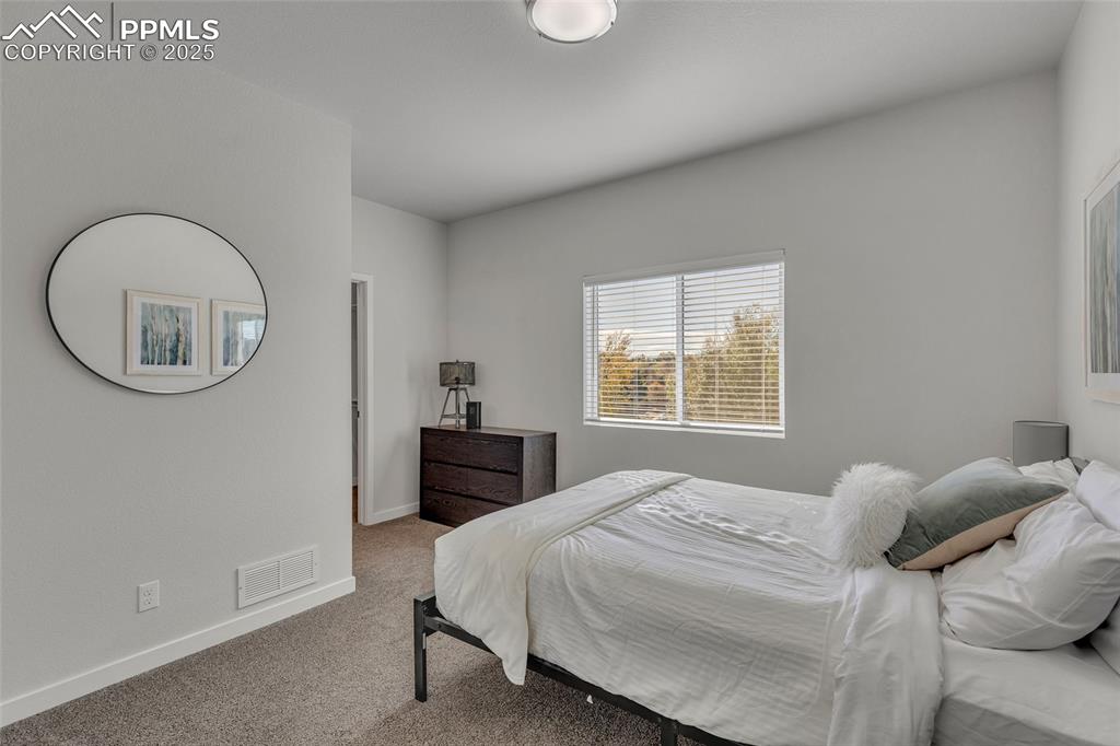 Image 18 of 40: Bedroom