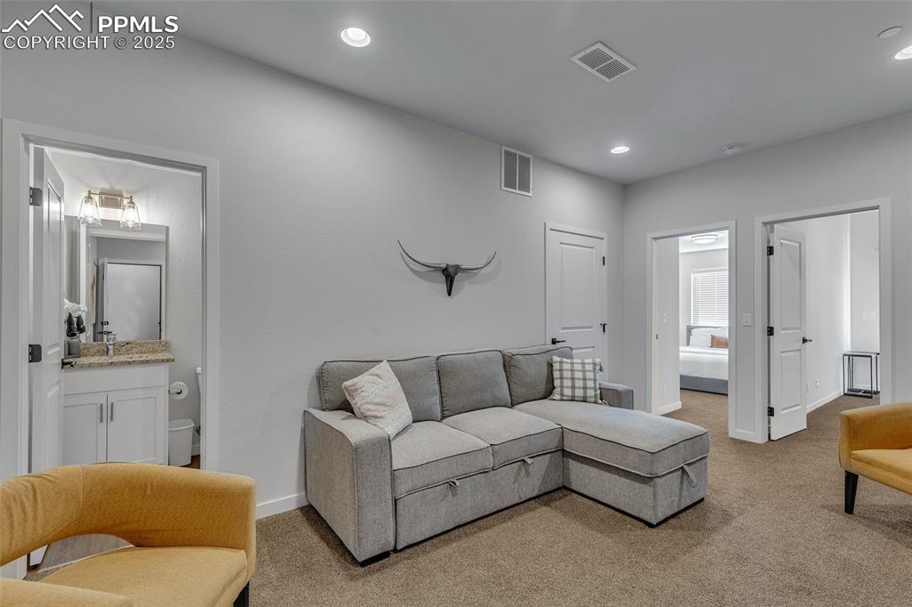 Image 25 of 40: Living Room