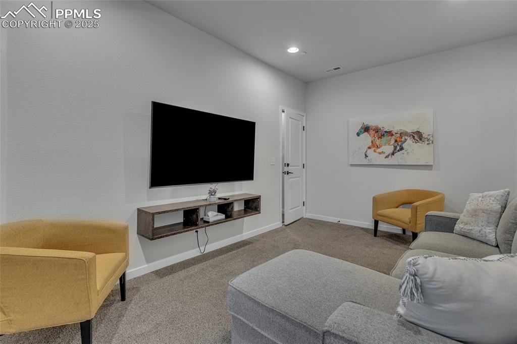 Image 27 of 40: Living Room