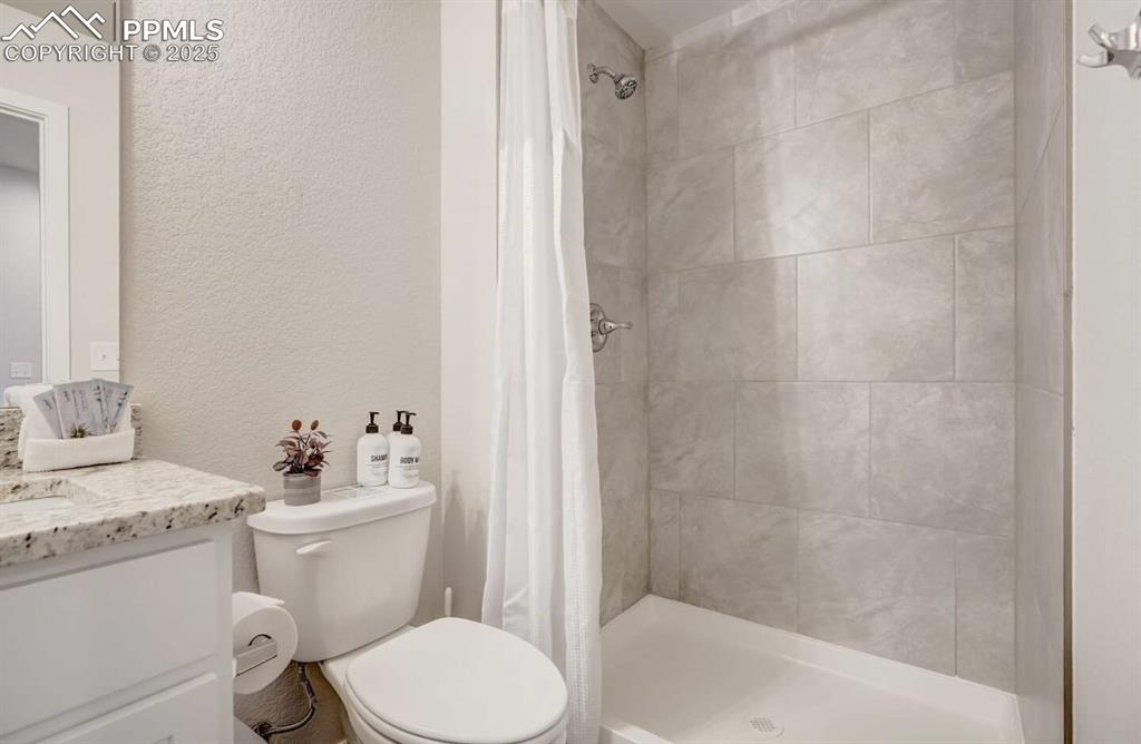 Image 29 of 40: Bathroom